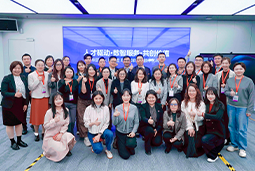 走进标杆现场，共探AI转型——龙8头号玩家国际国际携手企业高管参访埃森哲智能运营中心